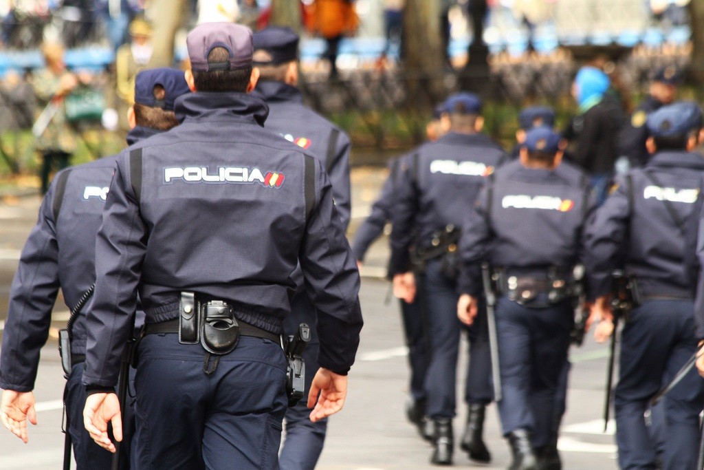 Mossos d’Esquadra, Guardias Civiles y Policías Nacionales se unen en defensa de la Constitución.