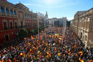 Politeia presente en las multitudinarias manifestaciones contra la amnistía del PSOE
